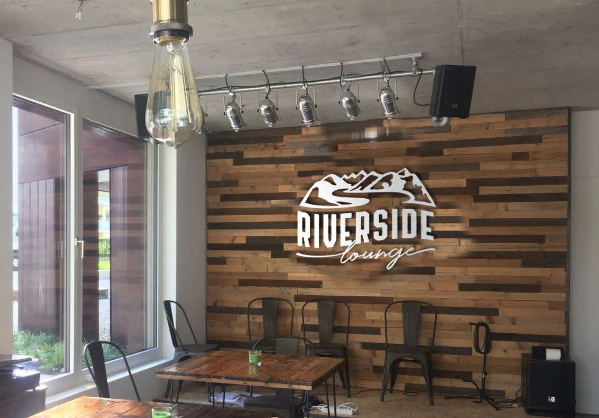 Riverside Lounge